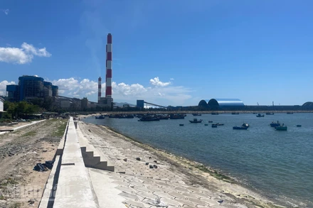 Đoạn kè bờ biển đã thi công xong.