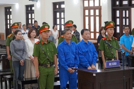 Các bị cáo tại phiên toà.