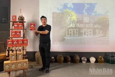 Nước mắm Tĩn của Làng chài xưa.