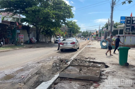 Đường Nguyễn Đình Chiểu đang được nâng cấp.