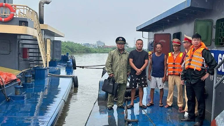 Lực lượng Cảnh sát giao thông Công an Hải Phòng phối hợp tuyên truyền, kiểm tra bảo đảm an toàn giao thông đường thủy. img-2025-07-22-063628.jpg