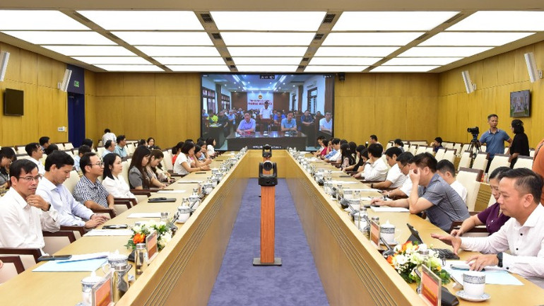 Ngày hội toàn dân học tập số và phát động Cuộc thi “Công dân số Hải Phòng - sử dụng thông minh, sống an toàn” được triển khai theo hình thức trực tiếp và trực tuyến tới 114 xã, phường, đặc khu thuộc thành phố. (Ảnh: XUÂN TRƯỜNG) dsc-6631-4527.jpg
