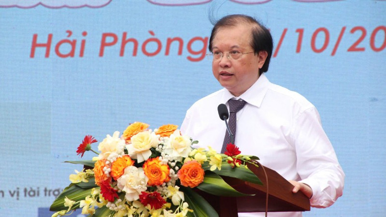 Thứ trưởng Văn hóa, Thể thao và Du lịch Tạ Quang Đông phát biểu tại lễ khai mạc và trao giải cuộc thi và triển lãm tranh thiếu nhi toàn quốc năm 2025. gen-h-dong-ok-4915.jpg
