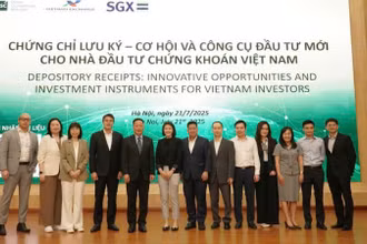 Các đại biểu chụp ảnh lưu niệm tại hội thảo.