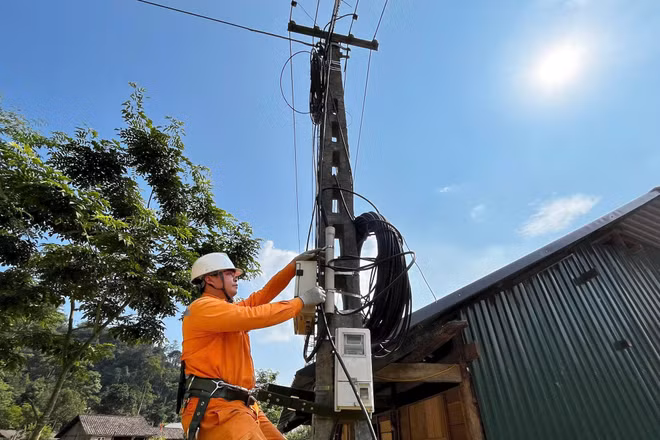 Ngành điện Cao Bằng chủ động các biện pháp phòng ngừa để đồng hành doanh nghiệp trong mùa cao điểm thiếu điện. Ảnh: Hoàng Yến