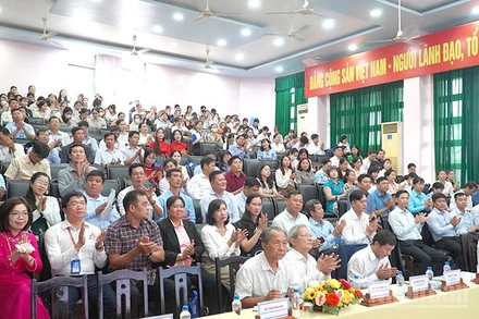 Đại biểu tham dự hội nghị. (Ảnh: HỮU NGHĨA)