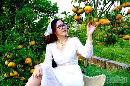 Điểm tham quan vườn quýt hồng Bá Chuốt ngày đầu mở cửa phục vụ khách.