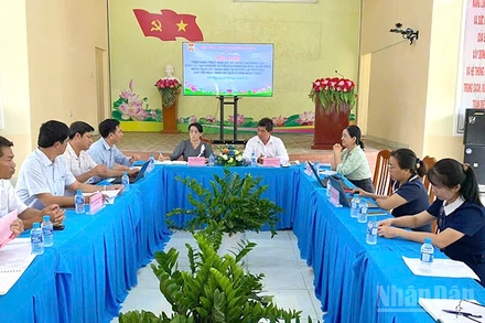 Đoàn công tác Hội Nông dân tỉnh Đồng Tháp làm việc tại xã Mỹ Hiệp.