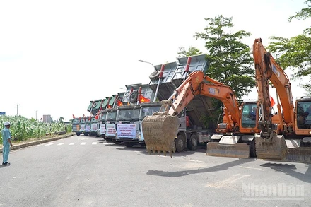 Nghi thức khởi công dự án.