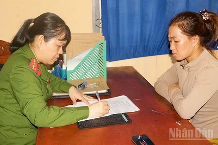 Nguyễn Thị Tuyết tại cơ quan Công an.