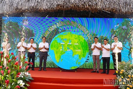 Nghi thức phát động Tháng hành động vì môi trường năm 2025 tại Đồng Tháp. (Ảnh: HỮU NGHĨA)