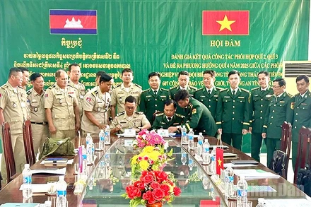 Hai bên ký kết biên bản tại buổi hội đàm.