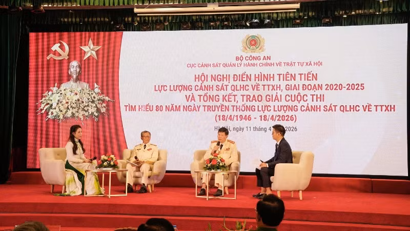 Giao lưu các thế hệ lực lượng Cảnh sát Quản lý hành chính về trật tự xã hội.