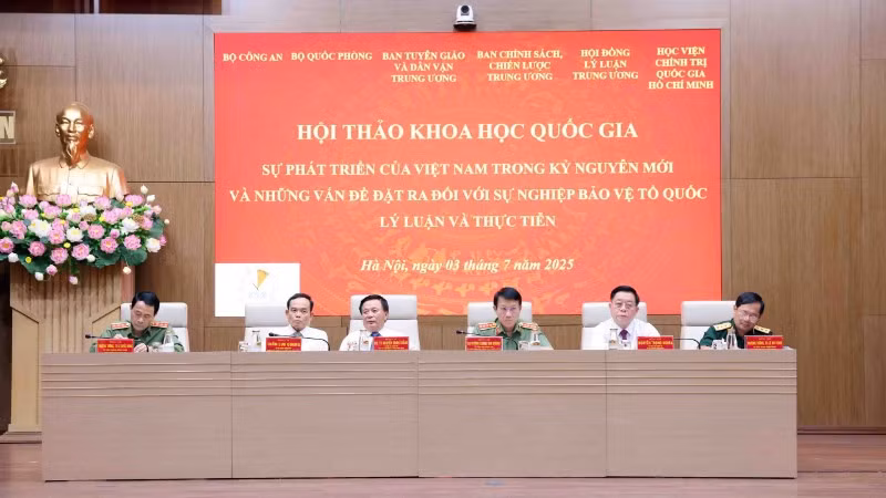 Các đồng chí chủ trì hội thảo.