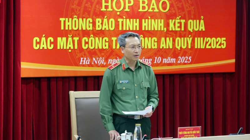 Chánh Văn phòng Bộ Công an, Thiếu tướng Nguyễn Quốc Toản chủ trì họp báo.