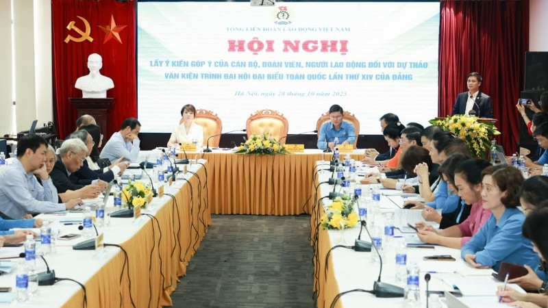Hội nghị lấy ý kiến góp ý của cán bộ, đoàn viên, người lao động đối với Dự thảo văn kiện trình Đại hội Đảng. (Ảnh: NGUYỄN HẢI)