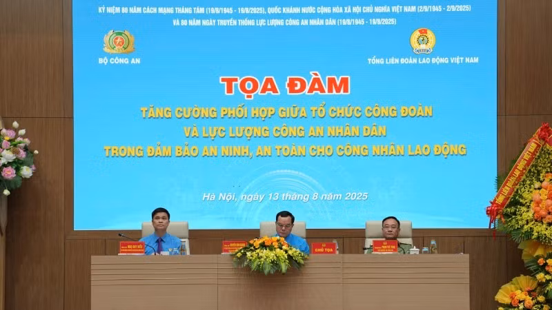 Các đồng chí chủ trì Tọa đàm.