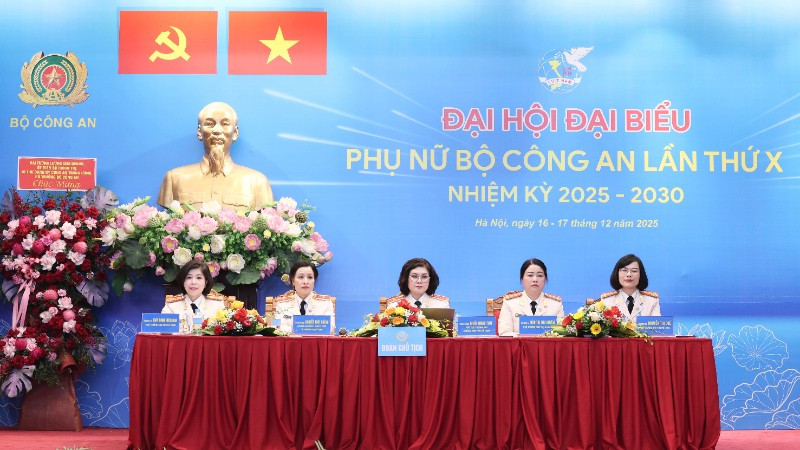 Đoàn chủ tịch điều hành Đại hội đại biểu Phụ nữ Bộ Công an lần thứ X, nhiệm kỳ 2025-2030.