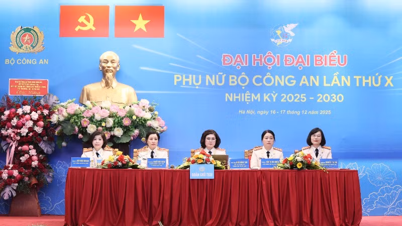 Đoàn chủ tịch điều hành Đại hội đại biểu Phụ nữ Bộ Công an lần thứ X, nhiệm kỳ 2025-2030.