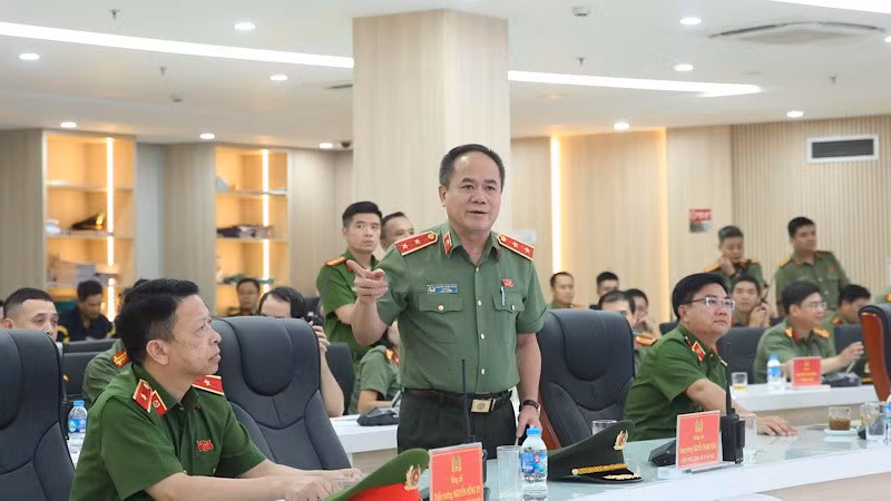 Trung tướng Nguyễn Thanh Tùng trực tiếp chỉ đạo tại Trung tâm Chỉ huy Công an thành phố Hà Nội.