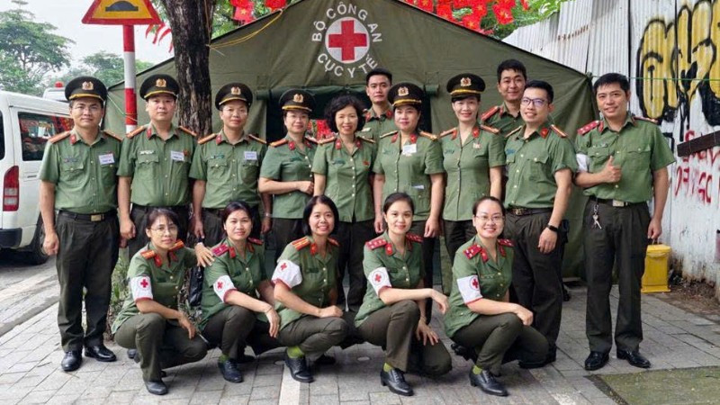 Gần 50 cán bộ, bác sĩ, điều dưỡng, lái xe và nhân viên hậu cần được huy động.