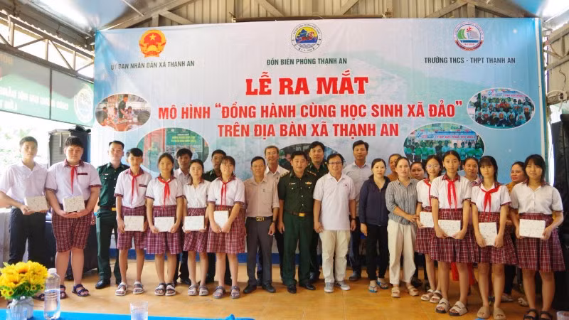 Lễ ra mắt mô hình "Đồng hành cùng học sinh xã đảo".