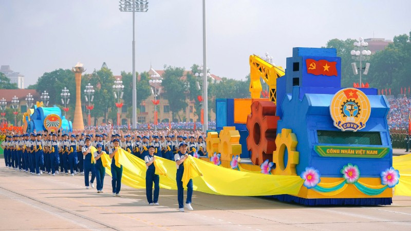 Khối diễu hành Công nhân Việt Nam tại Lễ kỷ niệm 80 năm Cách mạng tháng Tám và Quốc khánh 2/9.
