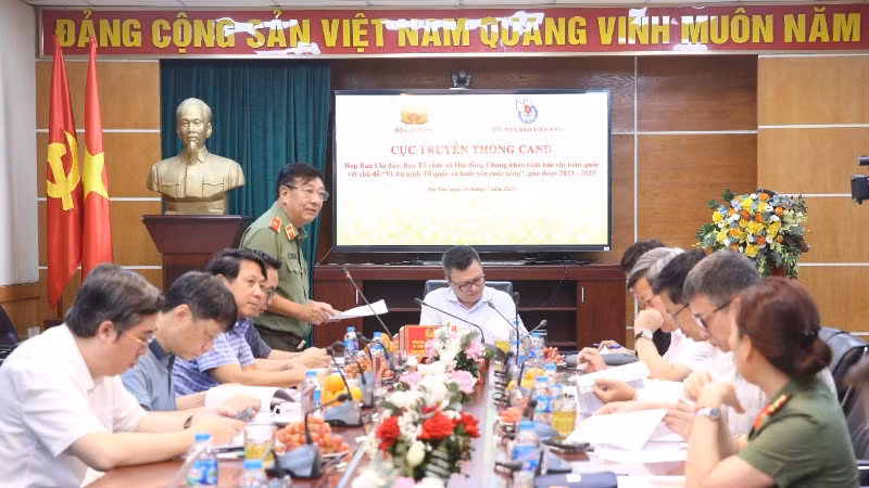 Toàn cảnh cuộc họp.