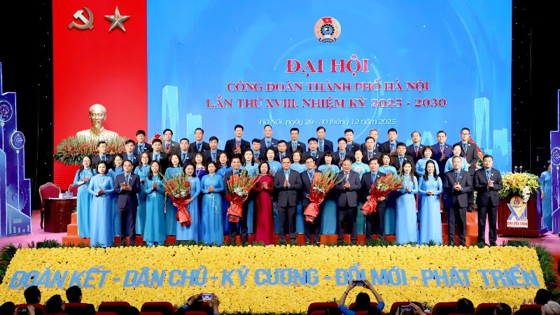 Ra mắt Ban Chấp hành Liên đoàn Lao động thành phố Hà Nội khóa XVIII.