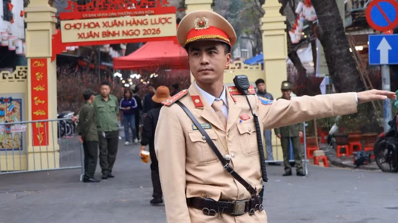 Bảo đảm trật tự an toàn giao thông, trật tự đô thị để nhân dân vui chơi, đi chợ hoa Tết.