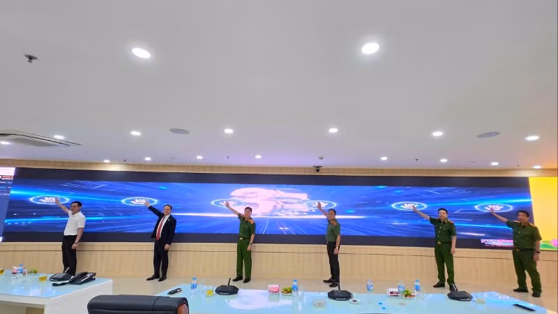 Công an thành phố Hà Nội ra mắt Trung tâm Thông tin chỉ huy kết nối với hệ thống truyền tin, báo sự cố phòng cháy, chữa cháy.