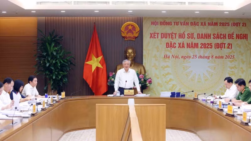 Phó Thủ tướng Thường trực Chính phủ Nguyễn Hòa Bình chủ trì cuộc họp xét duyệt hồ sơ, danh sách đề nghị đặc xá năm 2025 (đợt 2).