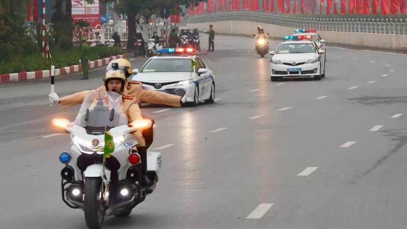 Công an Hà Nội điều chỉnh phân luồng giao thông.