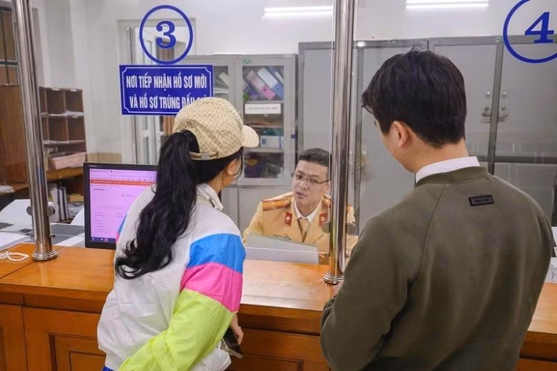 Việc sáp nhập không ảnh hưởng đến quyền lợi của người dân liên quan đến đăng ký phương tiện giao thông. (Ảnh minh họa)