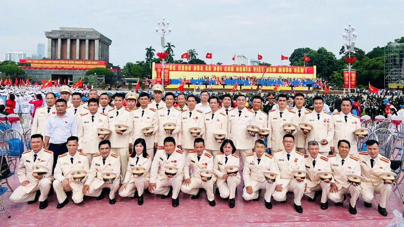 Tri ân sâu sắc với những người đã cống hiến, hi sinh vì bình yên Tổ quốc.