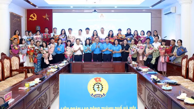 Ra mắt 31 công đoàn cơ sở trực thuộc Liên đoàn lao động thành phố Hà Nội.