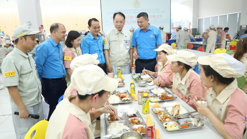 Bữa cơm công đoàn.