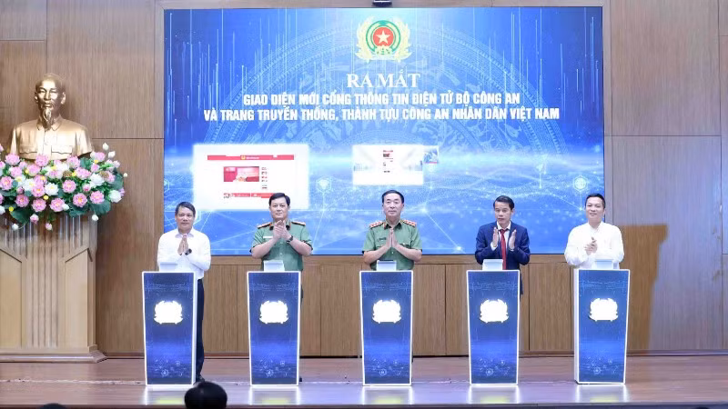 Nghi lễ ra mắt giao diện mới của Cổng Thông tin điện tử Bộ Công an.