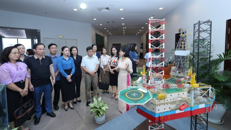 Mô hình sáng tạo của người lao động PetroVietnam. (Ảnh: BẢO DUY)