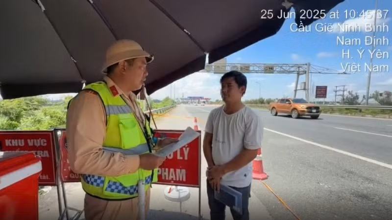 Tài xế Đ. làm việc với cơ quan chức năng.