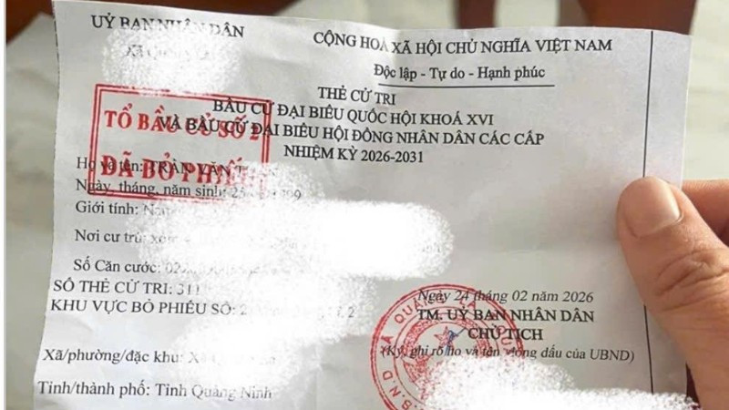 Nguy cơ lộ lọt thông tin cá nhân khi đăng hình ảnh thẻ cử tri lên mạng xã hội.