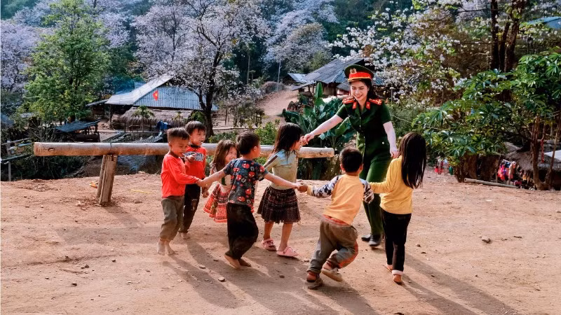 Gieo yêu thương giữa rừng ban Nậm Cứm (Điện Biên).