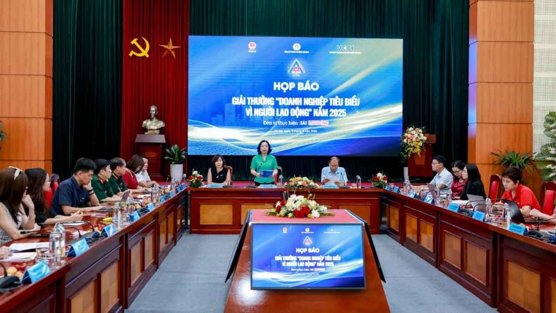 Toàn cảnh họp báo.