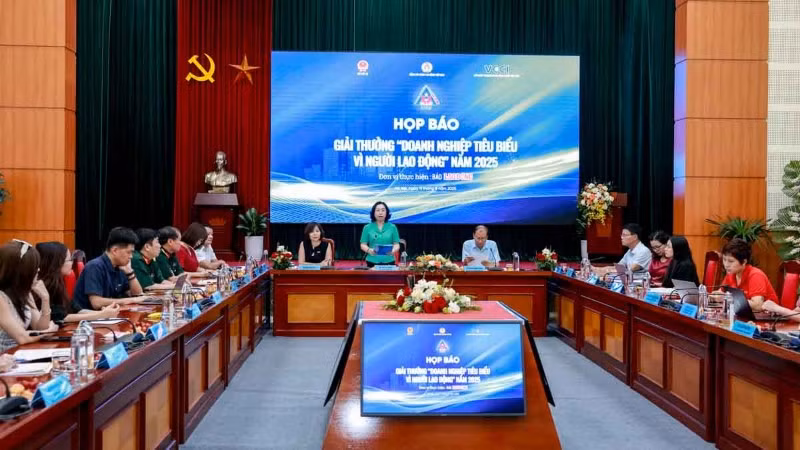 Toàn cảnh họp báo.