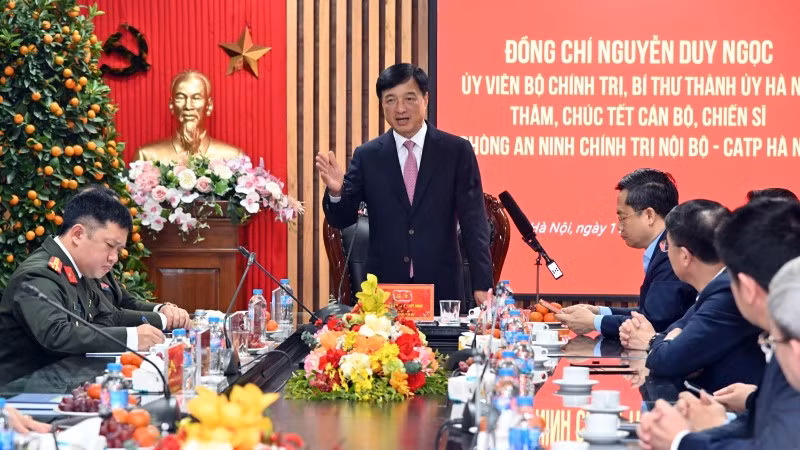 Bí thư Thành ủy Hà Nội thăm, chúc Tết cán bộ chiến sĩ lực lượng An ninh chính trị nội bộ Thủ đô.