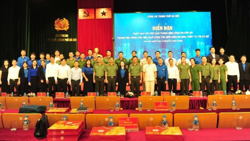 Các đại biểu tham dự diễn đàn.