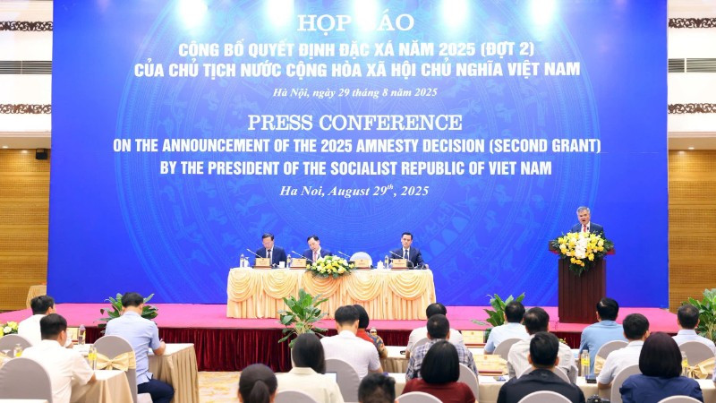 Toàn cảnh họp báo.