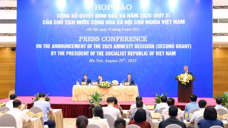 Toàn cảnh họp báo.