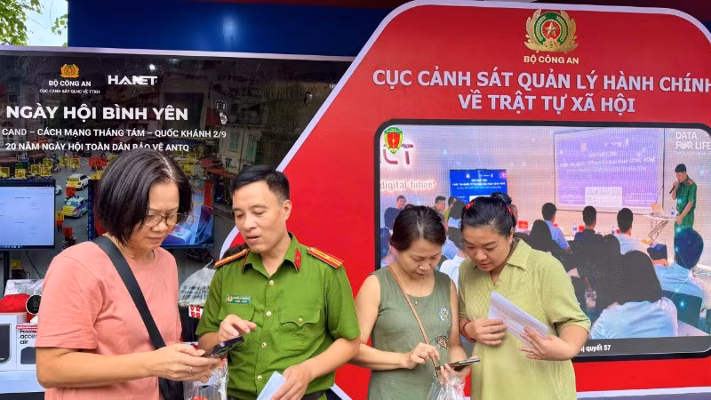 Hướng dẫn người dân tích hợp tài khoản an sinh nhận quà của Chính phủ dịp 2/9.