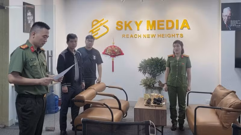 Cơ quan An ninh điều tra Công an thành phố Hà Nội tiến hành khám xét Công ty Sky Media.
